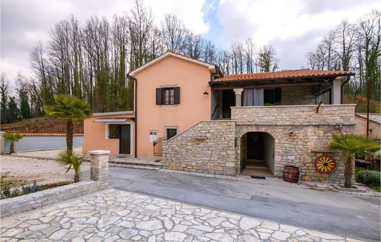 Nice Home In Mandalencici With Kitchen Cubanici Kroatië