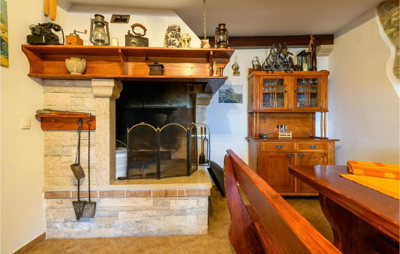 Nice Home In Mandalencici With Kitchen Cubanici 0*,  Kroatië